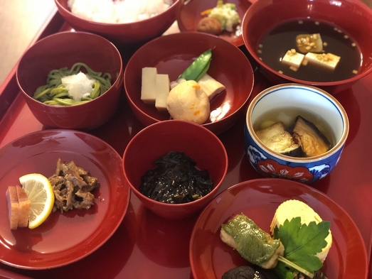 【朝食付】町家で朝ごはん！京の仕出し屋さんの精進朝食を！京都の文化、仕出し料理屋さんが配達。